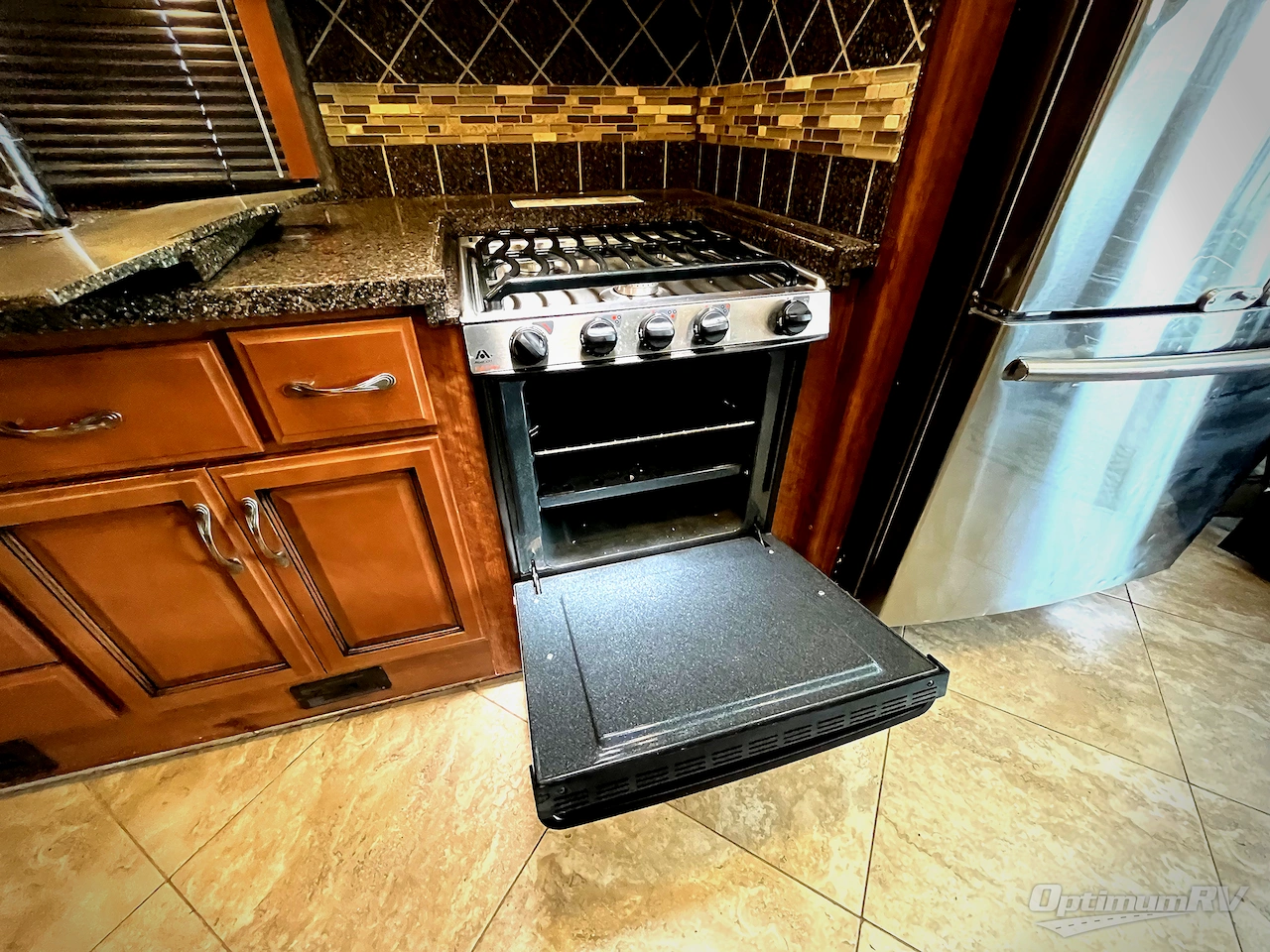 2014 Fleetwood Expedition 38B Photo 14