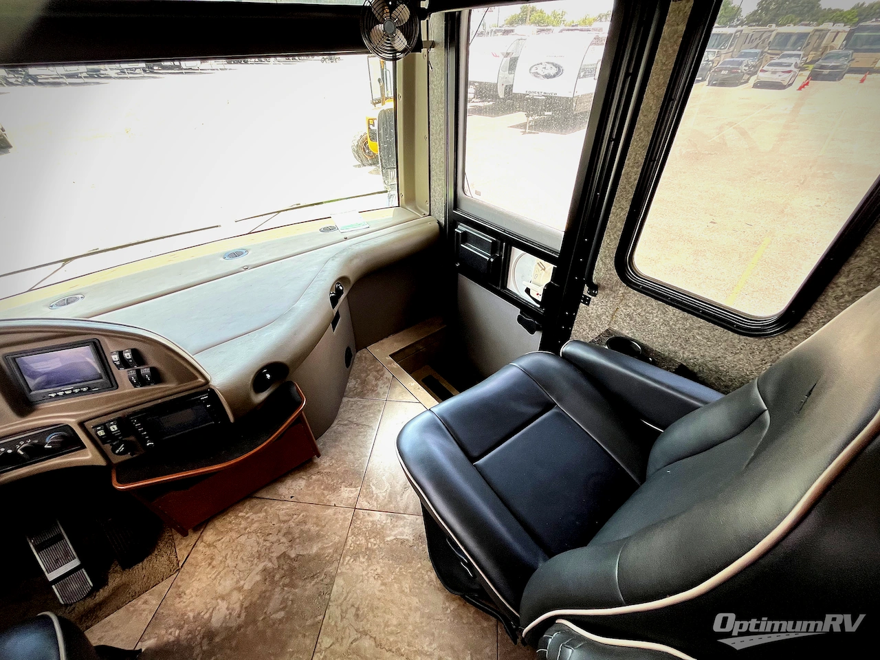 2014 Fleetwood Expedition 38B Photo 19