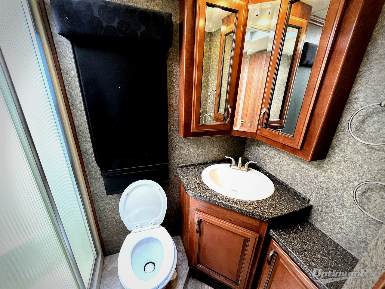 2014 Fleetwood Expedition 38B Photo 24