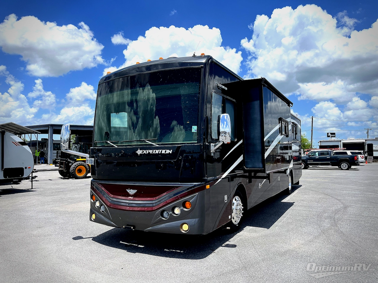 2014 Fleetwood Expedition 38B Photo 2