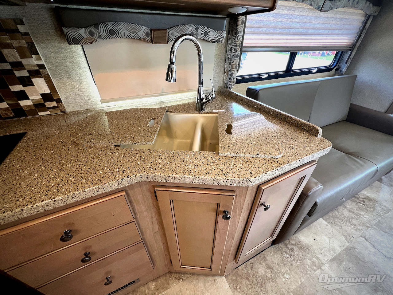 2018 Thor Windsport 29M Photo 15