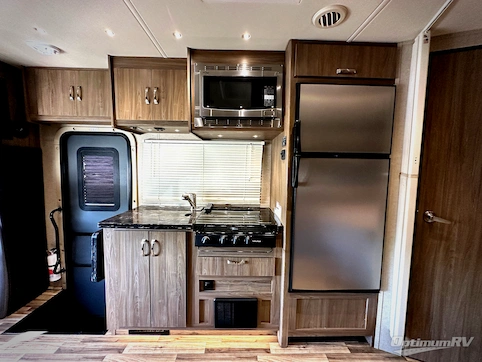 2017 Dynamax isata 3 24FW RV Photo 4