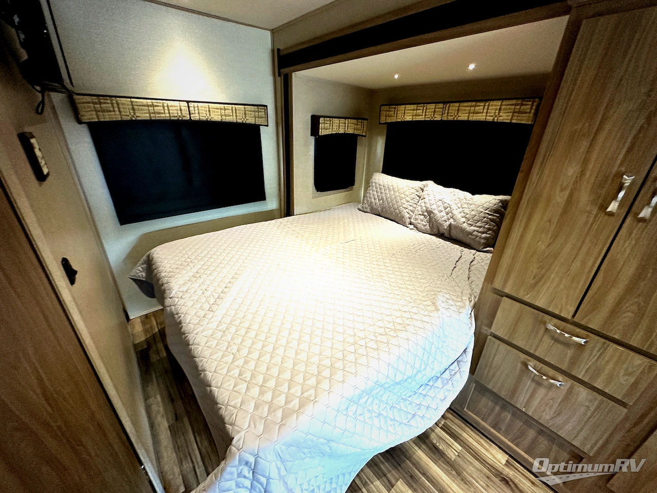 2017 Dynamax isata 3 24FW Photo 9