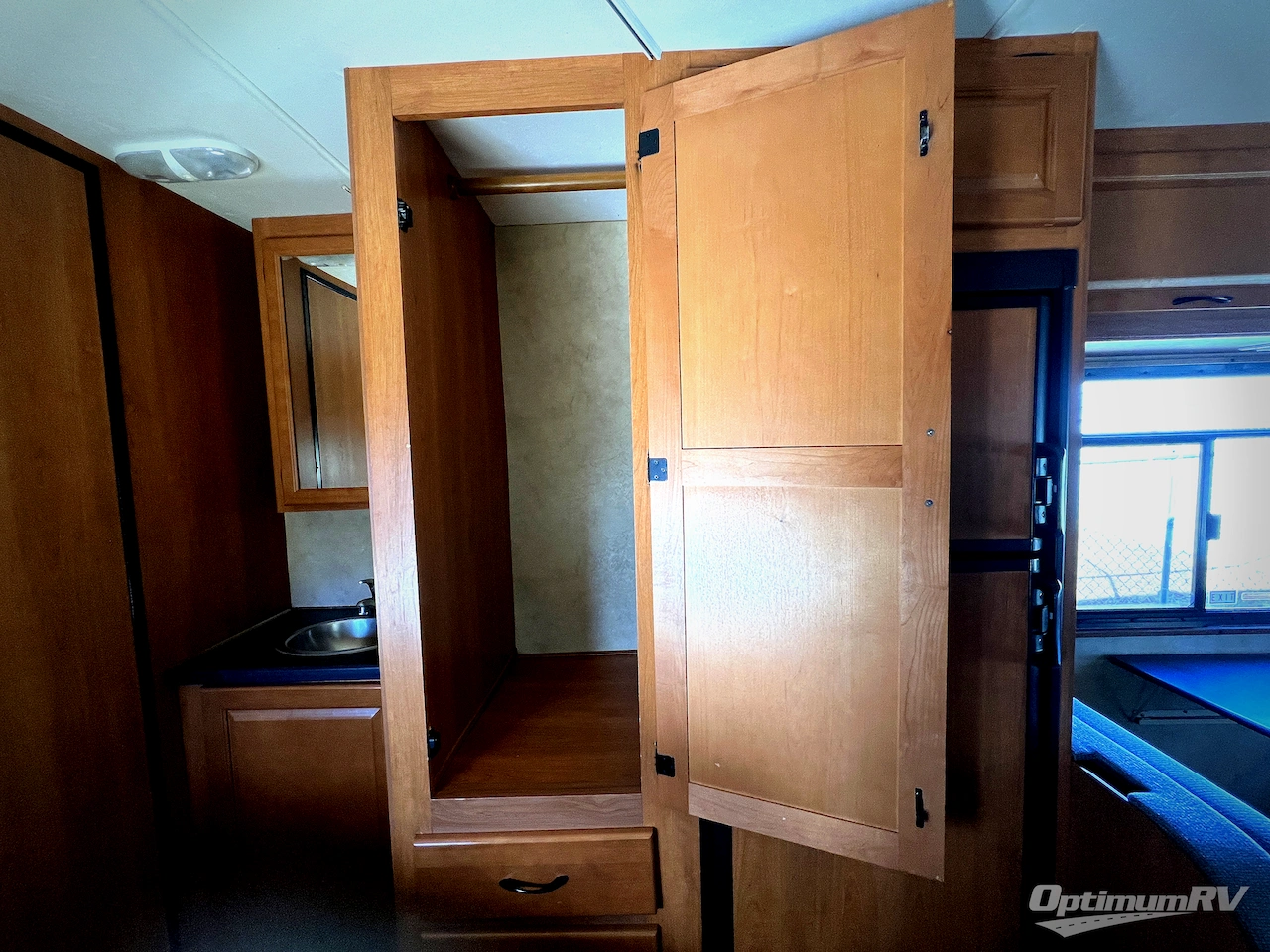 2013 Born Free Majestic 23A Photo 18