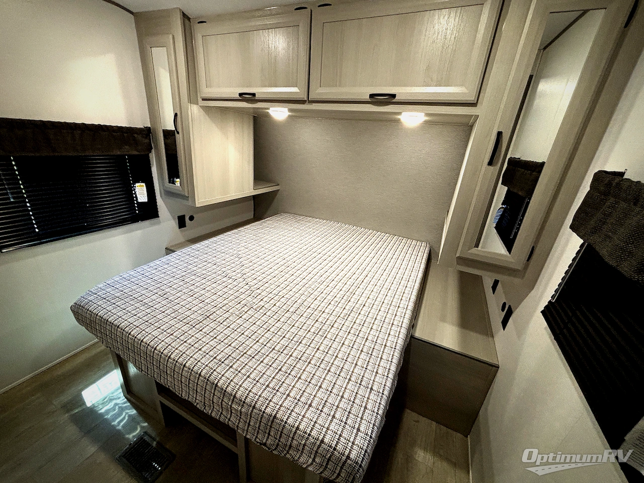 2027 Coachmen Catalina Legacy Edition 283RKS Photo 7