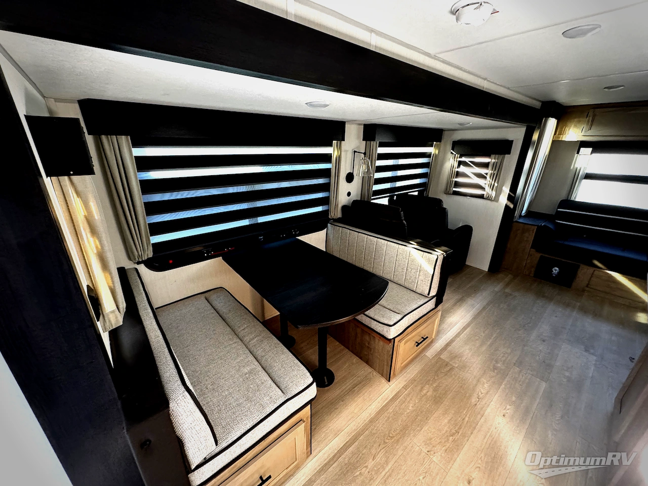 2026 Forest River Cherokee Wolf Den Black Label 273XLKBL Photo 3