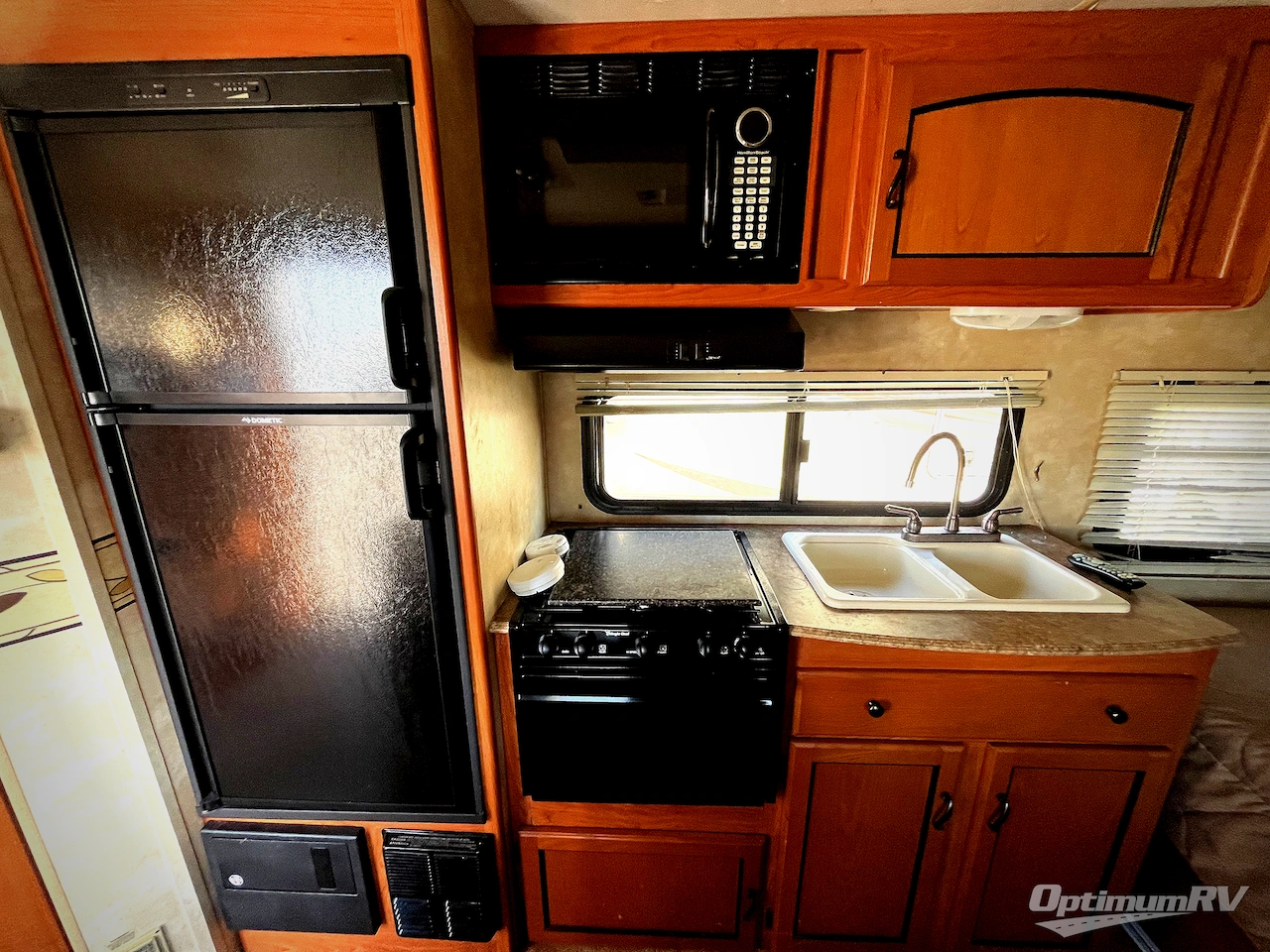 2011 Coachmen Freedom Express LTZ 170RB Photo 6