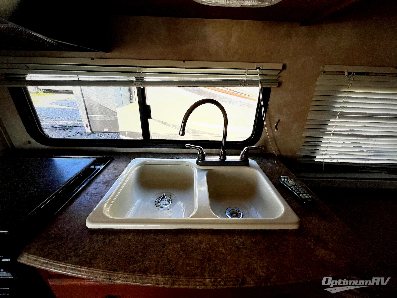 2011 Coachmen Freedom Express LTZ 170RB Photo 9