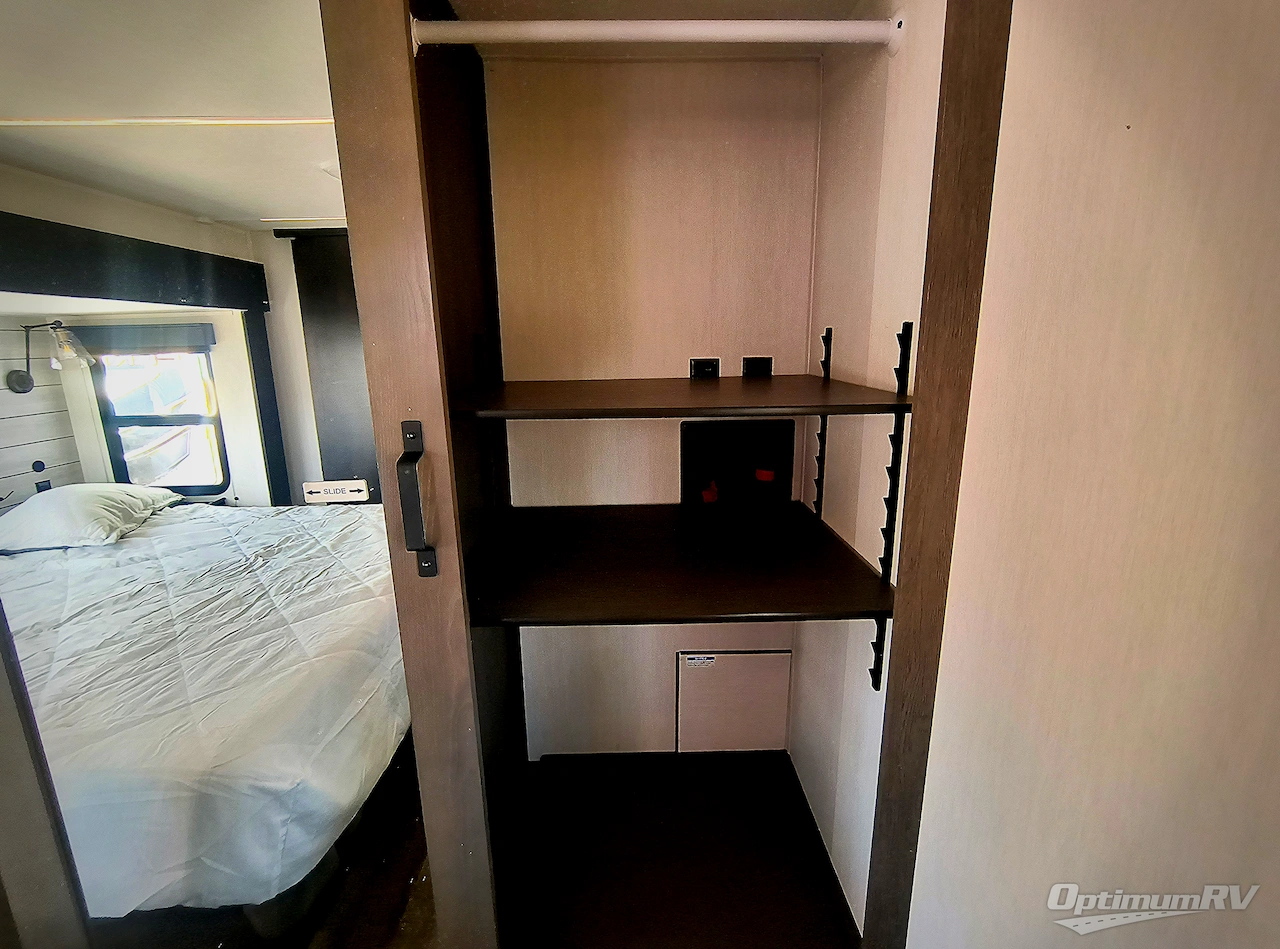 2025 Forest River Cherokee Arctic Wolf Suite 3650SUITE Photo 23