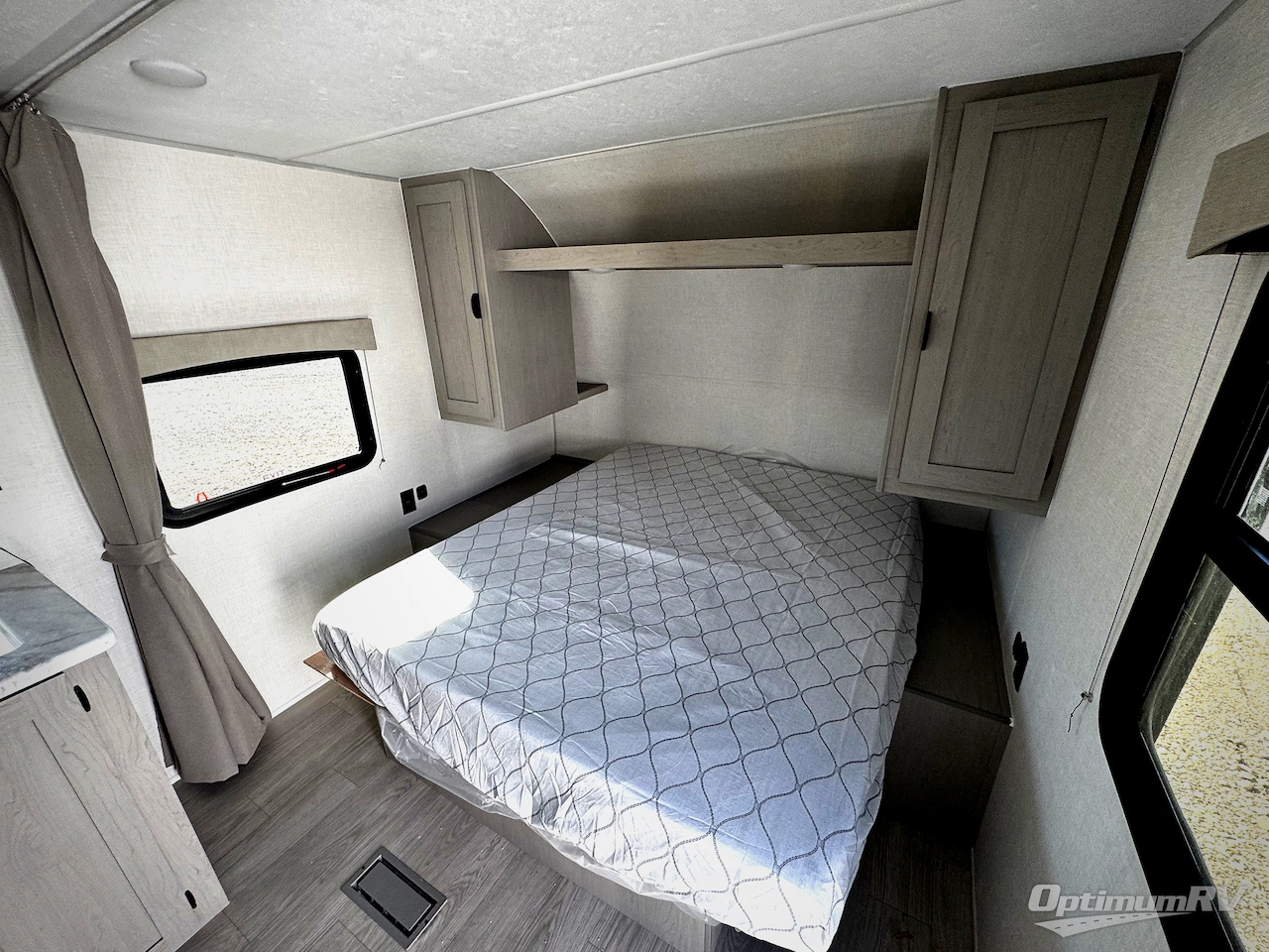 2026 Coachmen Clipper 5K Series 25QBH Photo 2