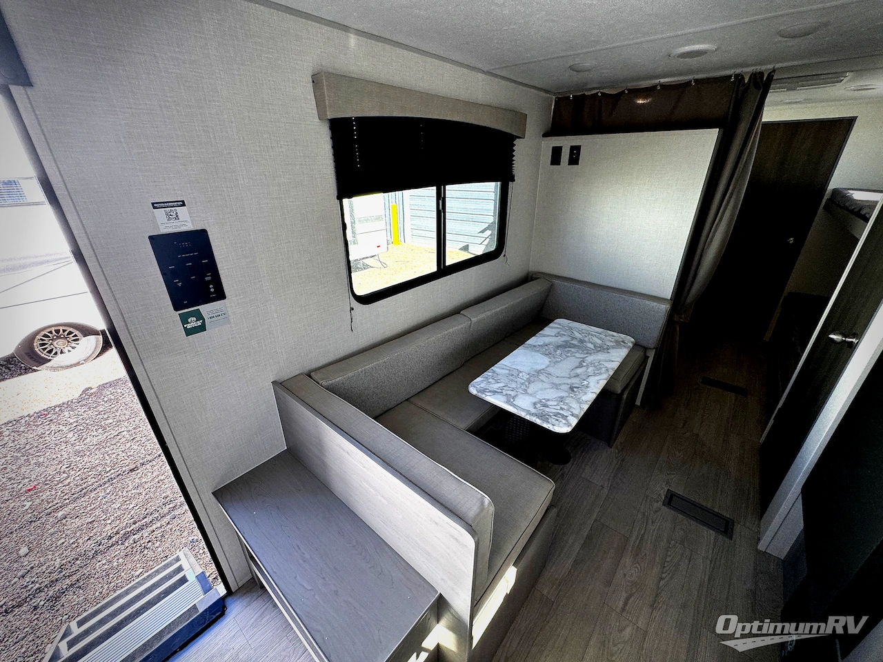 2026 Coachmen Clipper 5K Series 25QBH Photo 4