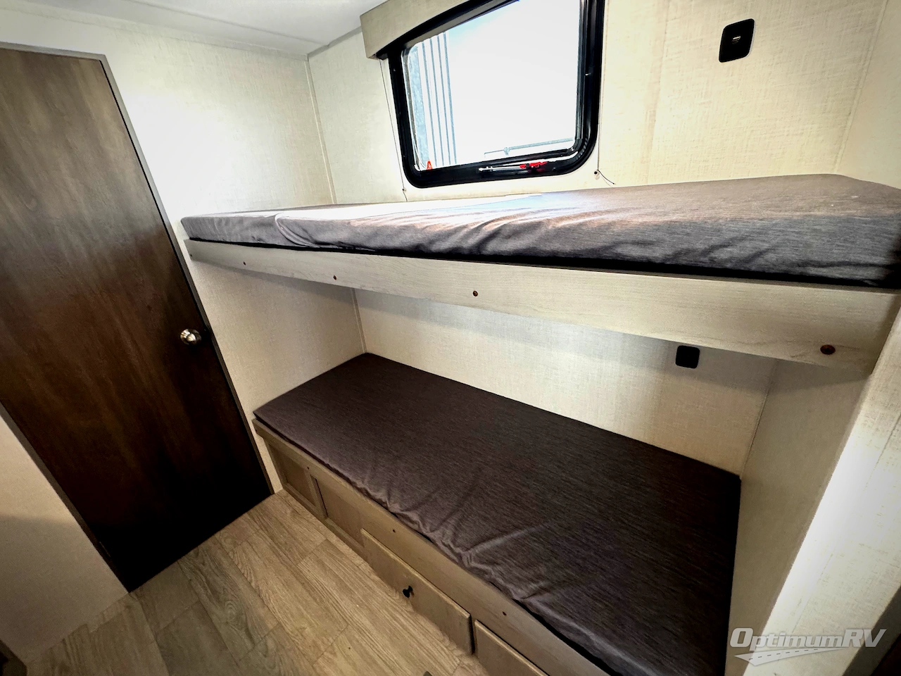 2026 Coachmen Clipper 5K Series 25QBH Photo 10