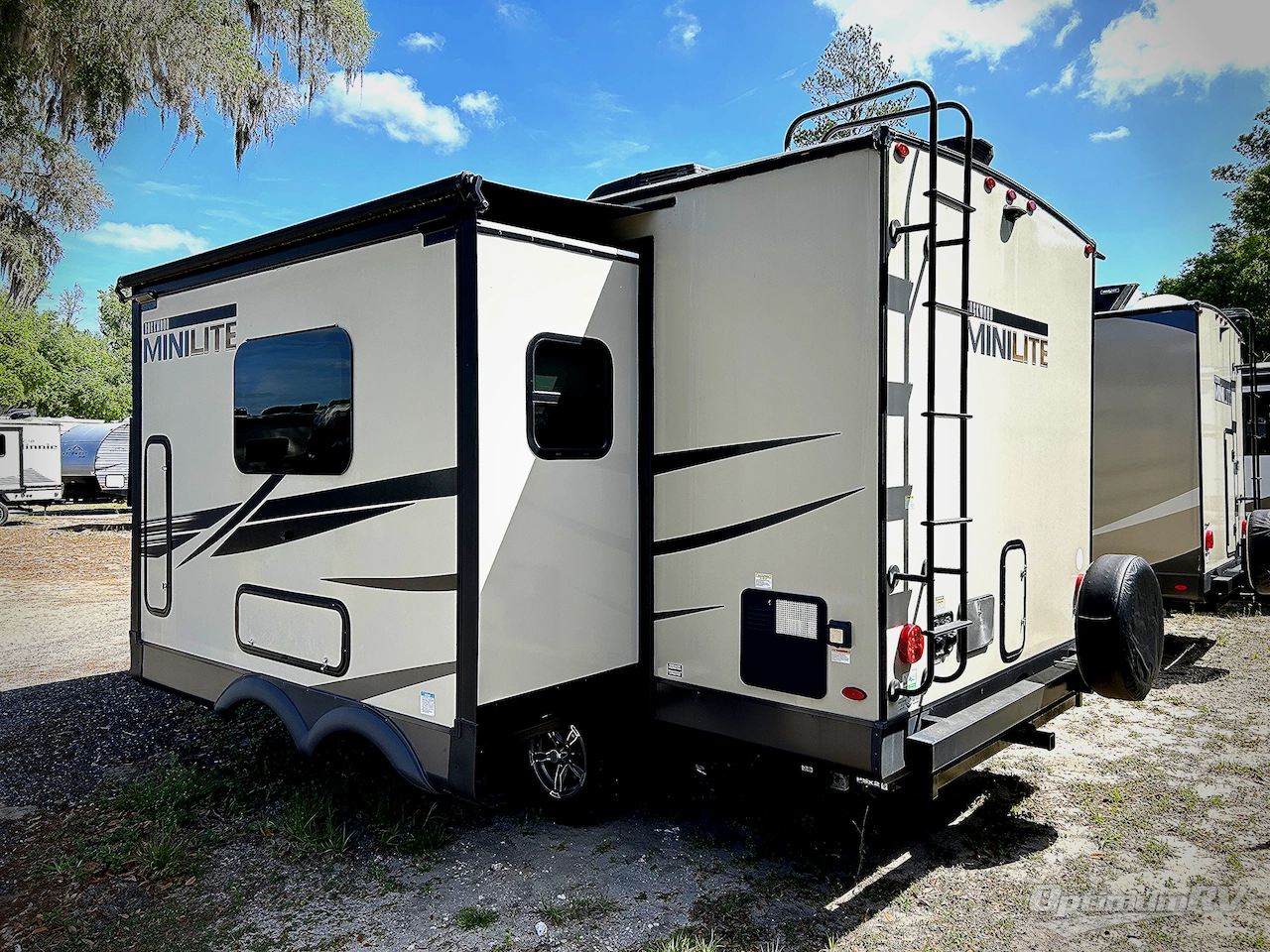 2022 Forest River Rockwood Mini Lite 2104S Photo 2