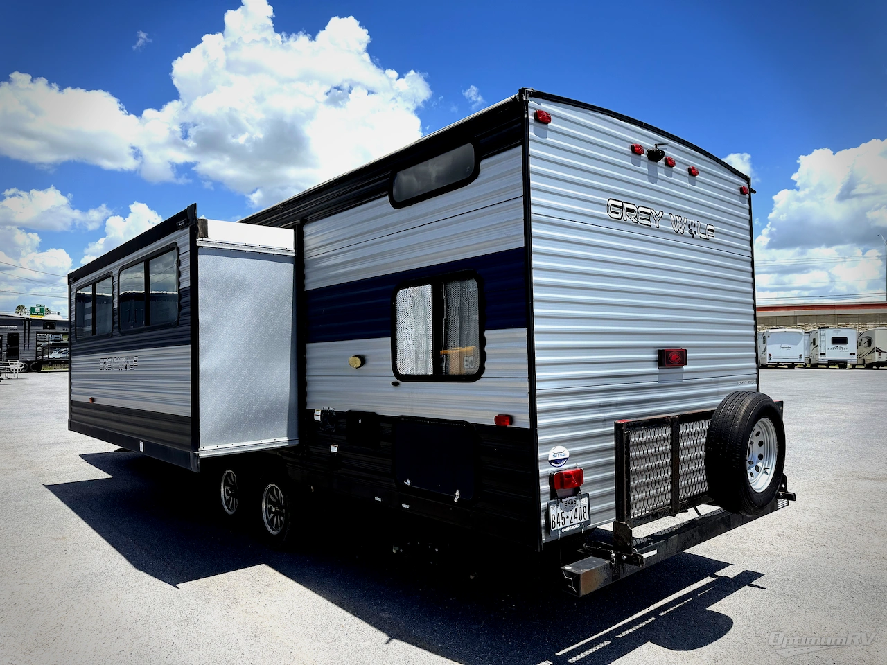 2022 Forest River Cherokee Grey Wolf 26DBH Photo 3