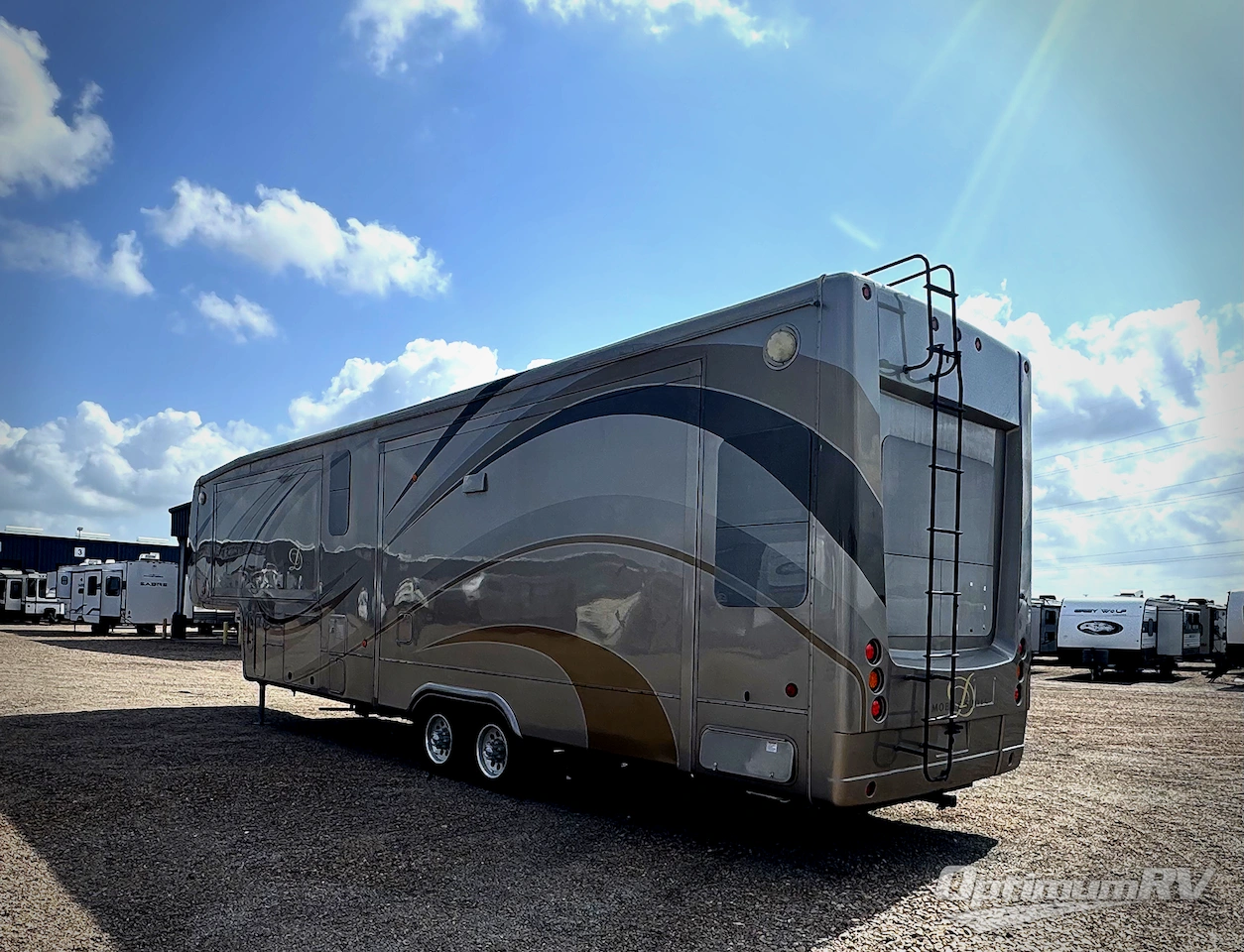 2016 DRV Luxury Suites Mobile Suites 38RSB3 Photo 3