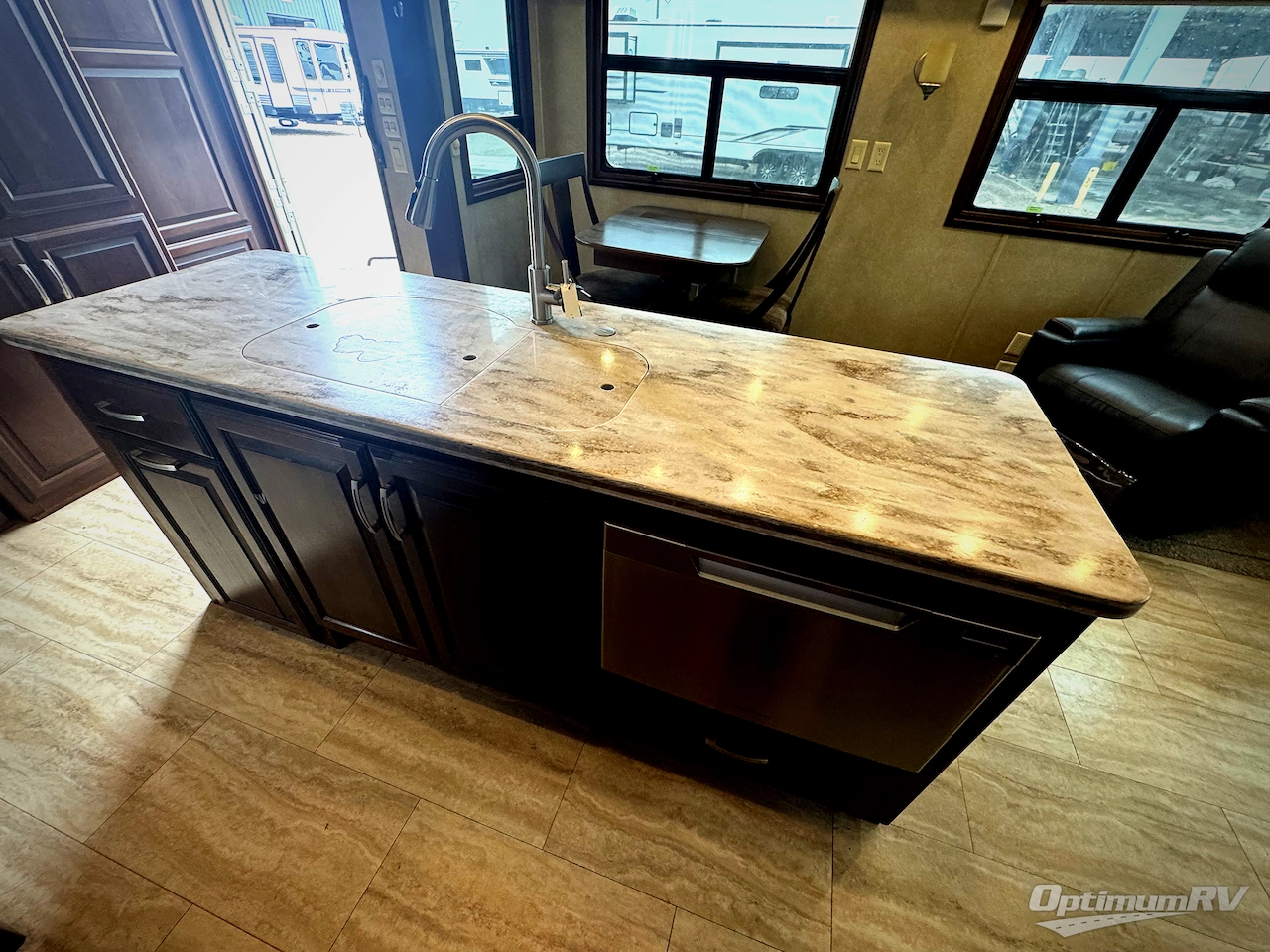 2016 DRV Luxury Suites Mobile Suites 38RSB3 Photo 9