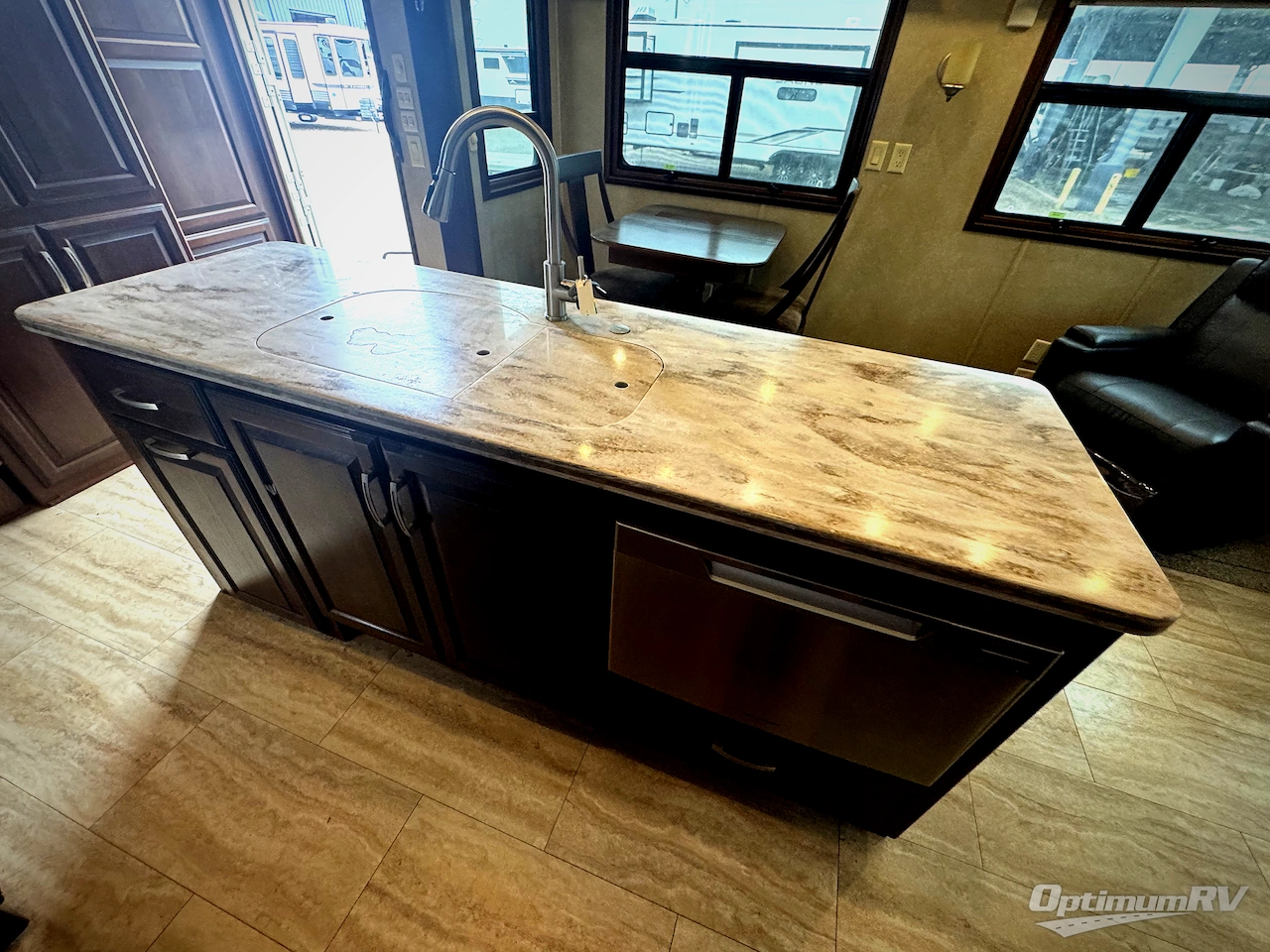 2016 DRV Luxury Suites Mobile Suites 38RSB3 Photo 10