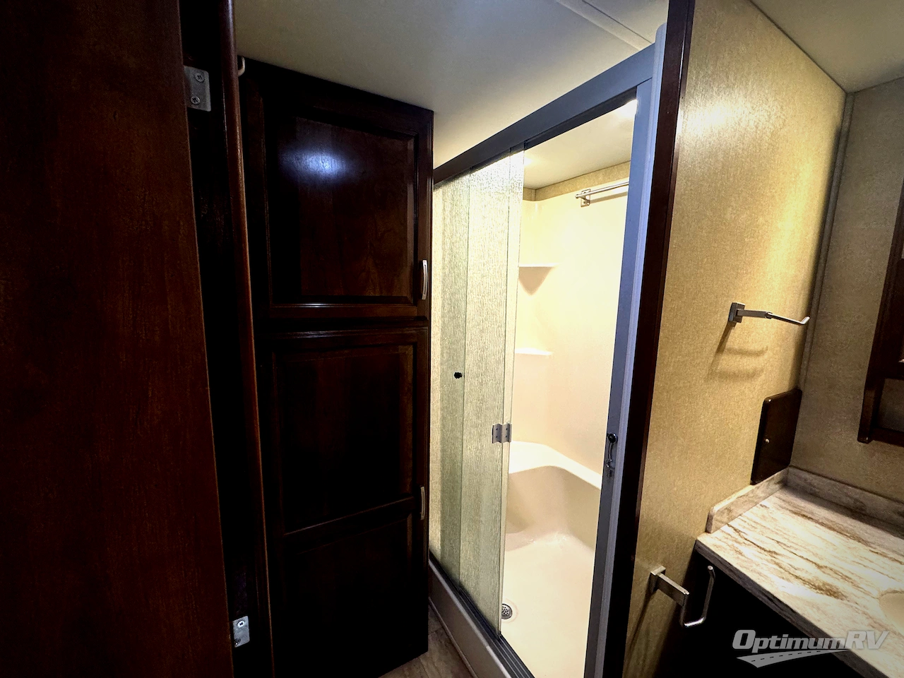2016 DRV Luxury Suites Mobile Suites 38RSB3 Photo 15