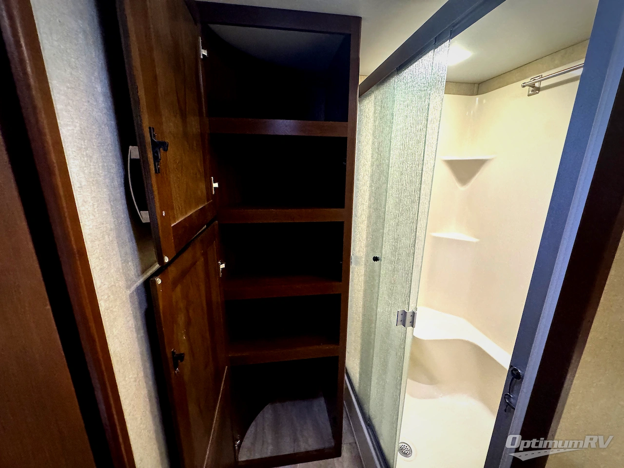 2016 DRV Luxury Suites Mobile Suites 38RSB3 Photo 17