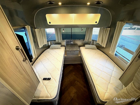 2023 Airstream International 27FB RV Photo 3