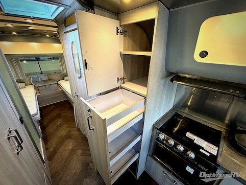 2023 Airstream International 27FB RV Photo 4