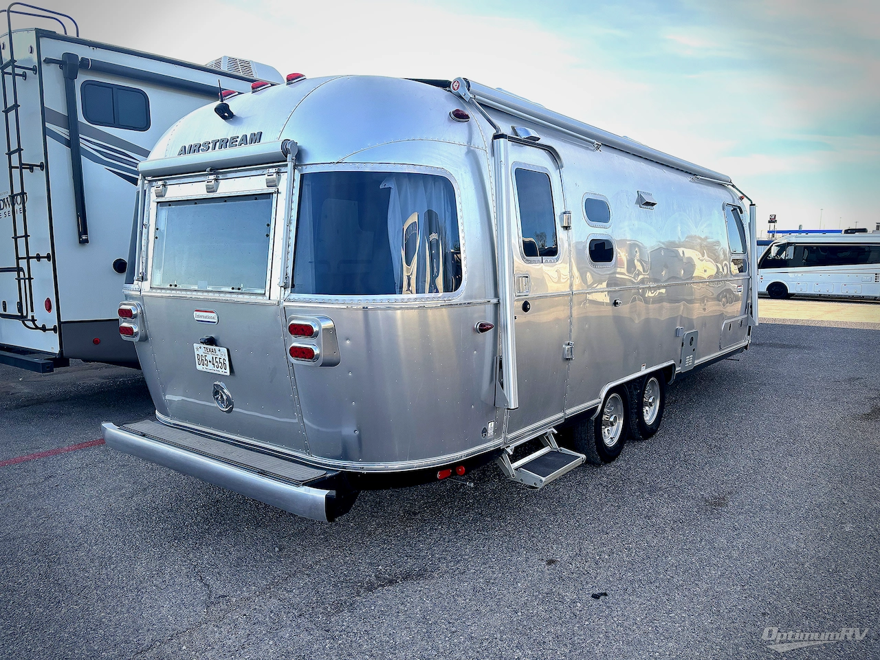 2023 Airstream International 27FB Photo 2