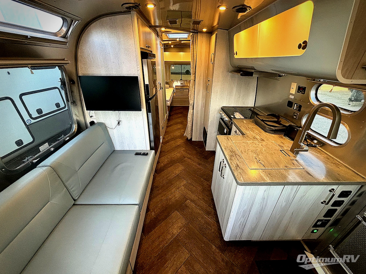 2023 Airstream International 27FB Photo 4