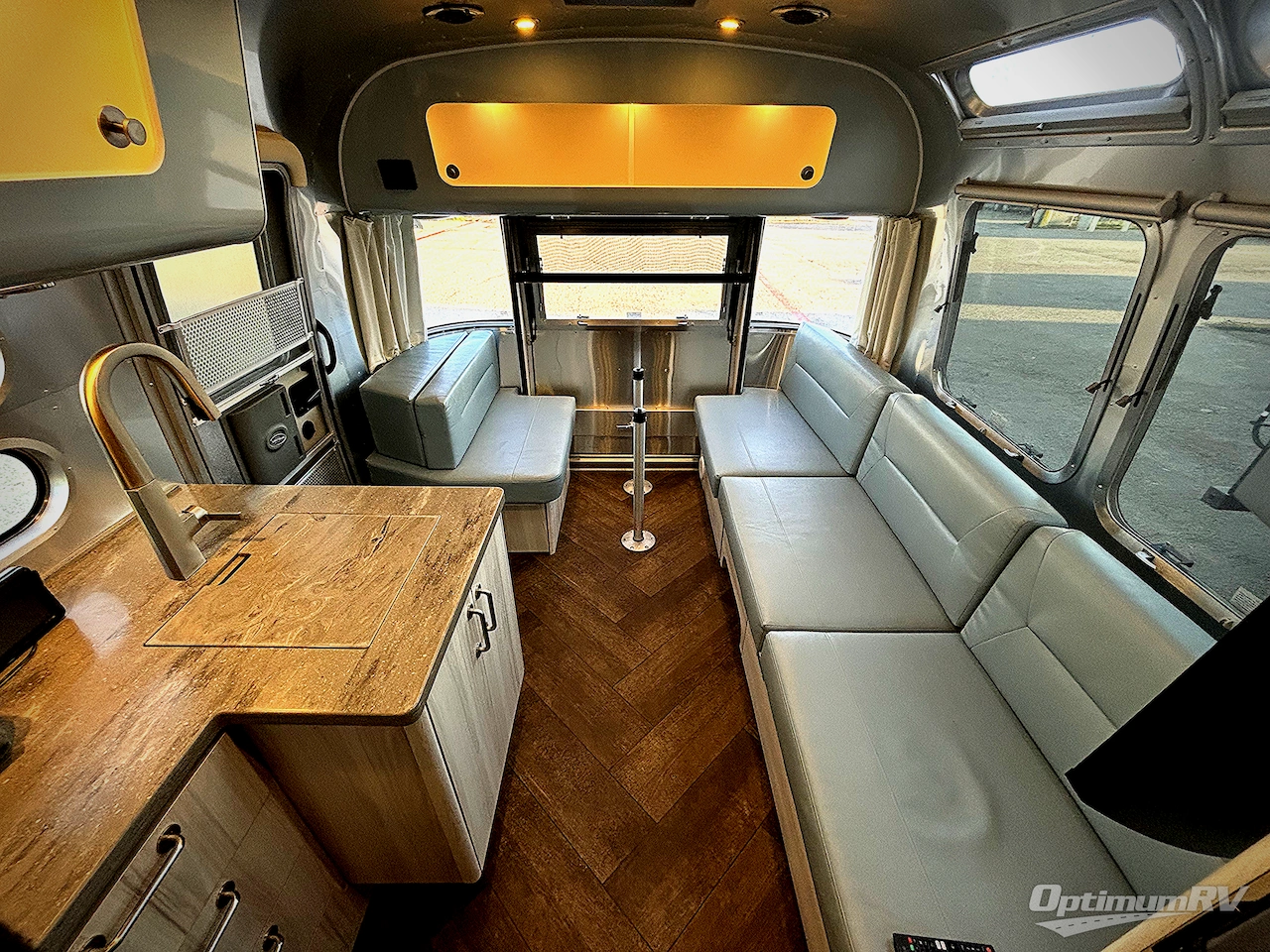 2023 Airstream International 27FB Photo 5