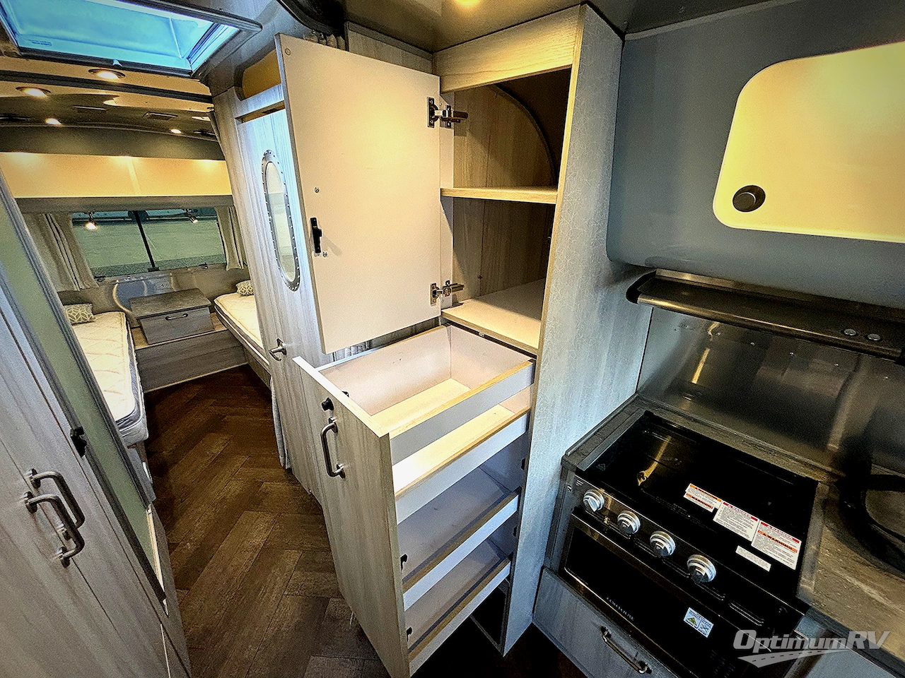 2023 Airstream International 27FB Photo 13