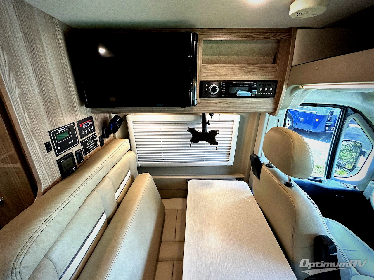 2021 Winnebago Travato 59GL Photo 10