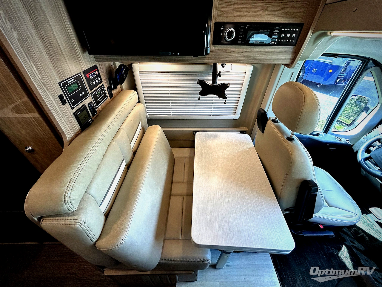2021 Winnebago Travato 59GL Photo 11