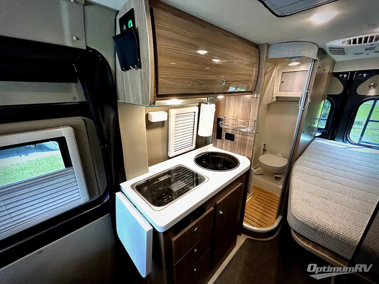 2021 Winnebago Travato 59GL Photo 14