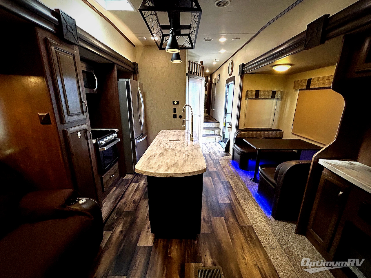2019 Forest River Sandpiper 372LOK Photo 3