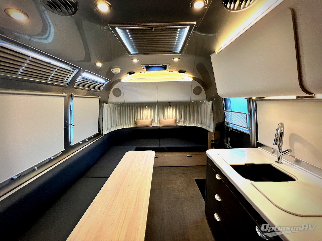 2023 Airstream Globetrotter 30RB Photo 4