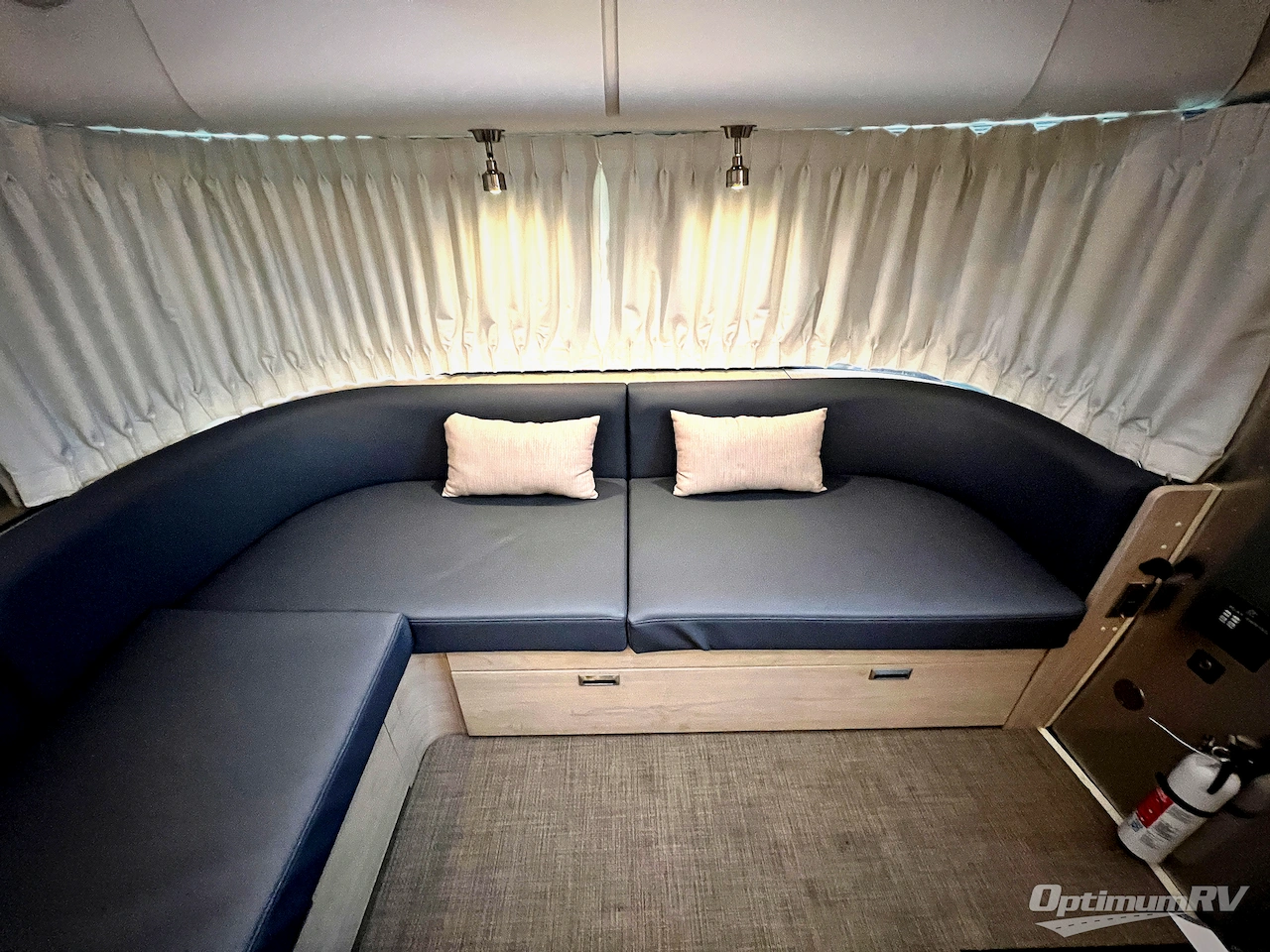 2023 Airstream Globetrotter 30RB Photo 6