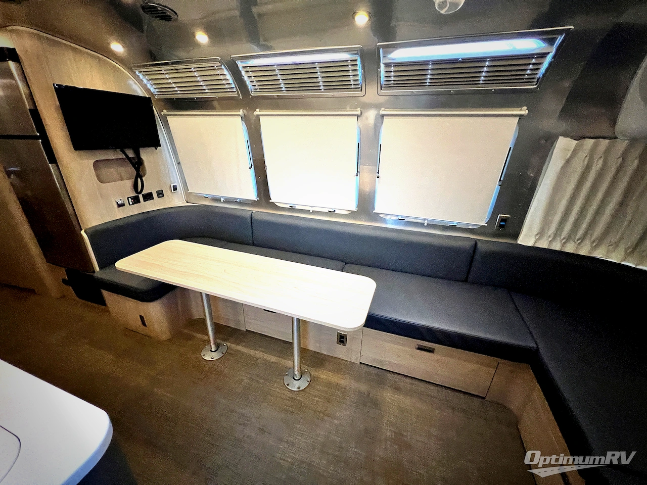 2023 Airstream Globetrotter 30RB Photo 7