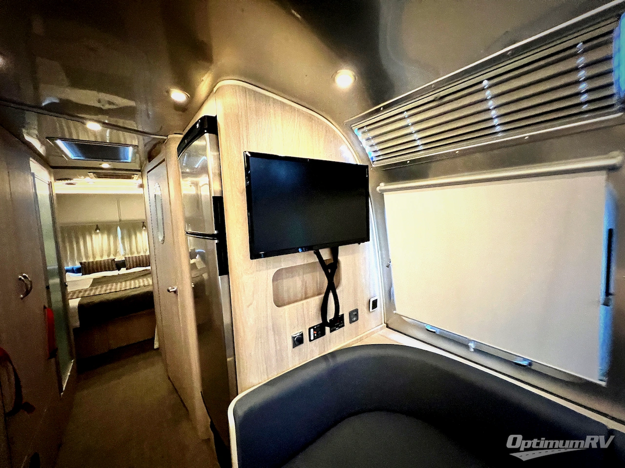 2023 Airstream Globetrotter 30RB Photo 8