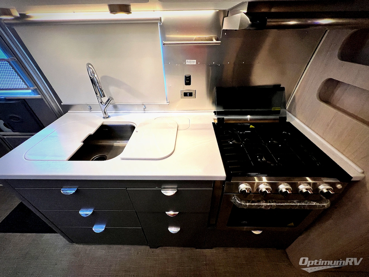 2023 Airstream Globetrotter 30RB Photo 10