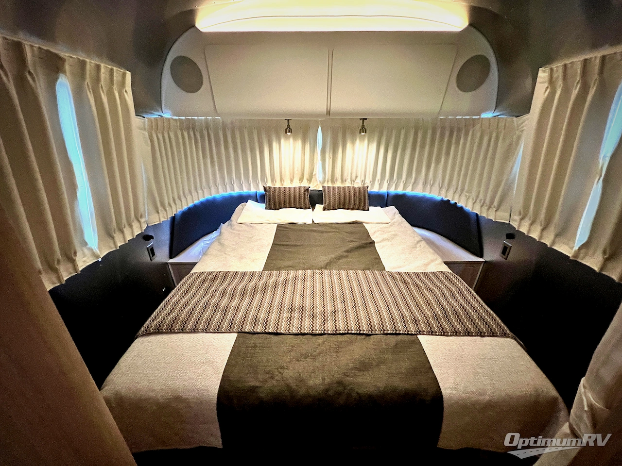 2023 Airstream Globetrotter 30RB Photo 13
