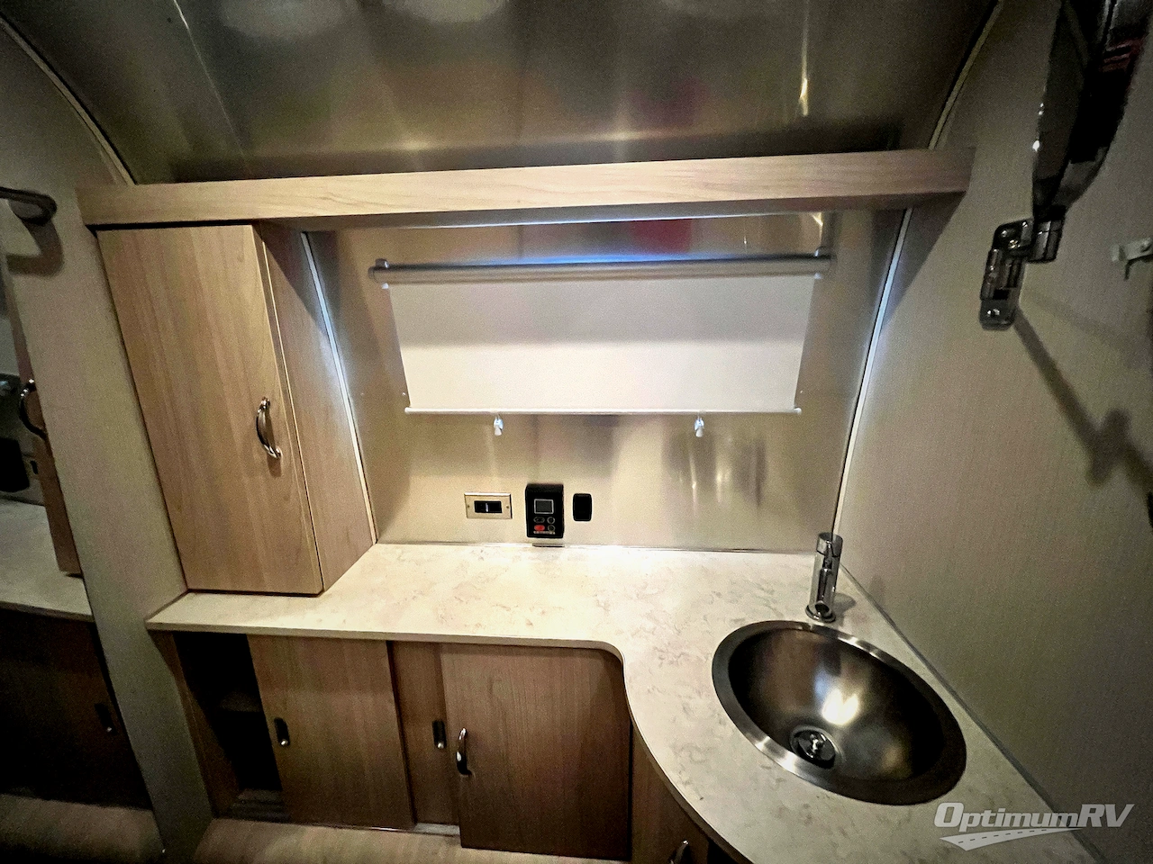 2023 Airstream Globetrotter 30RB Photo 12