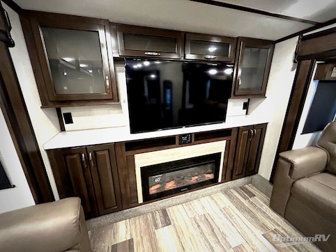 2022 Dutchmen Yukon 421FL RV Photo 2