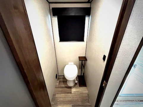 2022 Dutchmen Yukon 421FL RV Photo 4