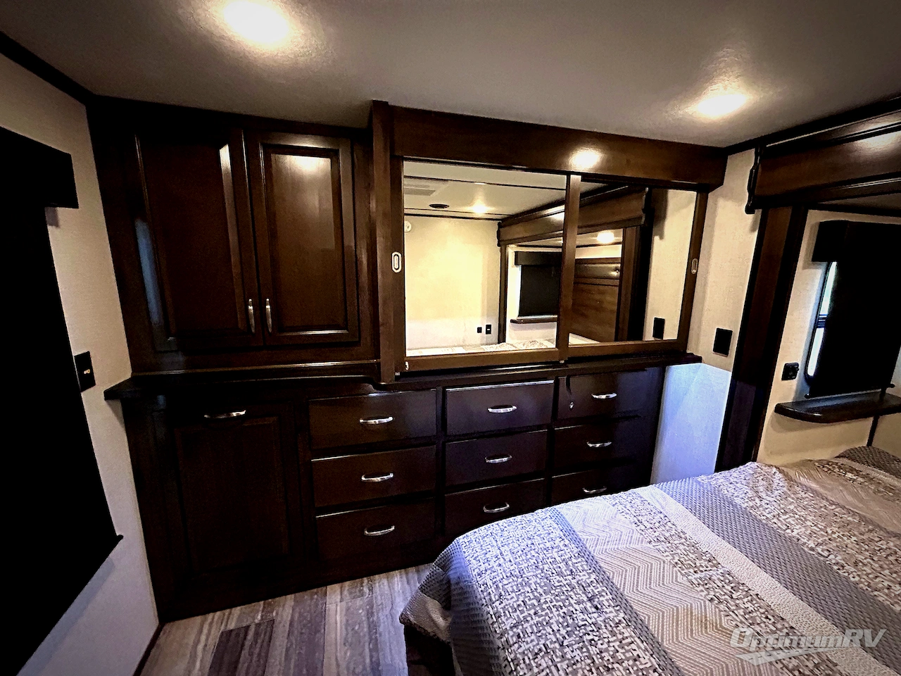 2022 Dutchmen Yukon 421FL Photo 24