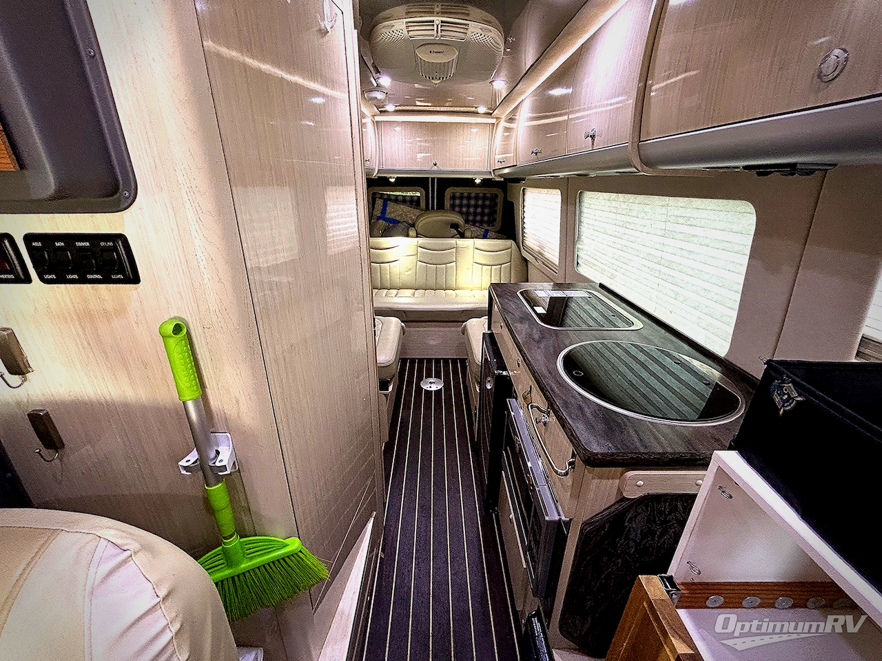 2014 Airstream Interstate Interstate Ext Lounge Photo 3