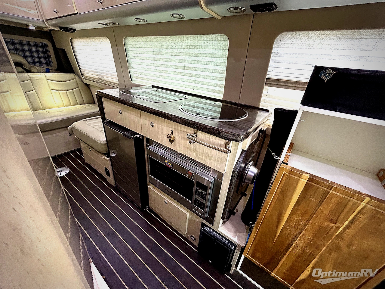 2014 Airstream Interstate Interstate Ext Lounge Photo 5