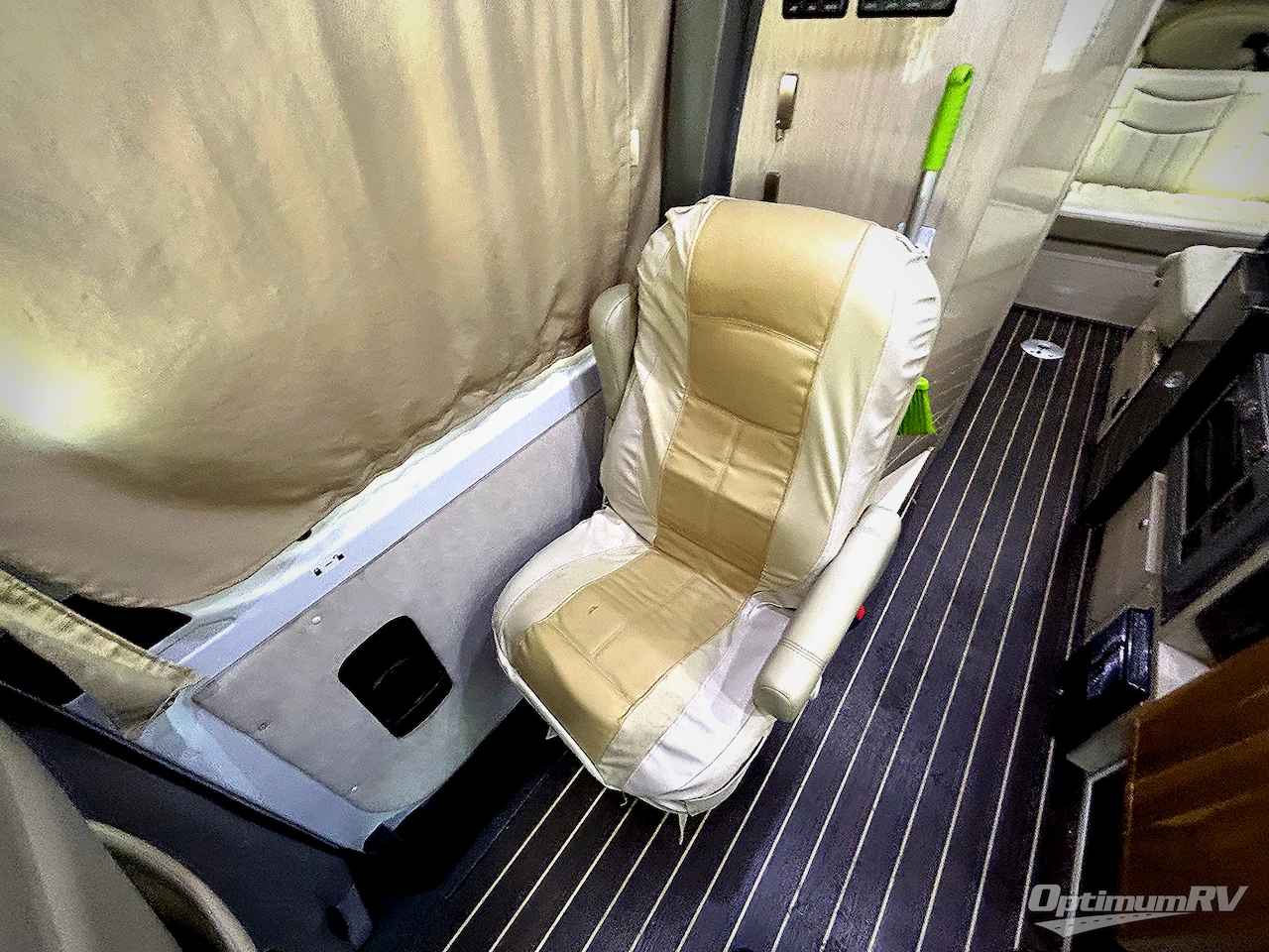 2014 Airstream Interstate Interstate Ext Lounge Photo 9