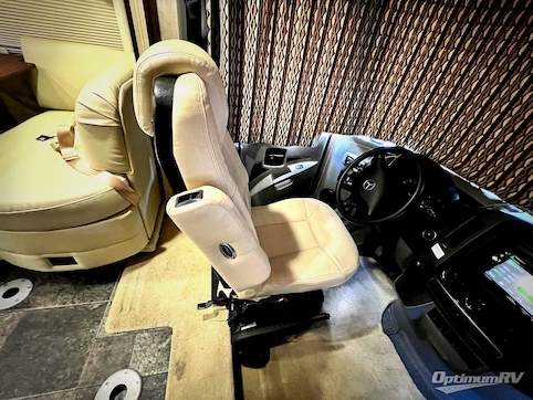 2012 Itasca Reyo 25R RV Photo 2