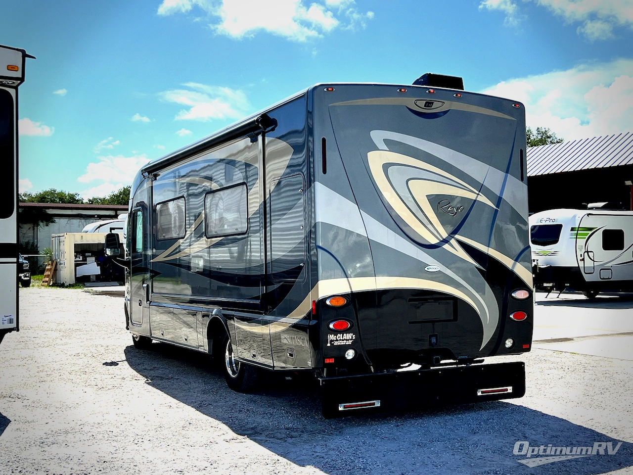 2012 Itasca Reyo 25R Photo 3