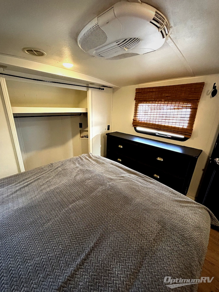 2016 Forest River Salem Hemisphere Lite 368RLBHK Photo 8