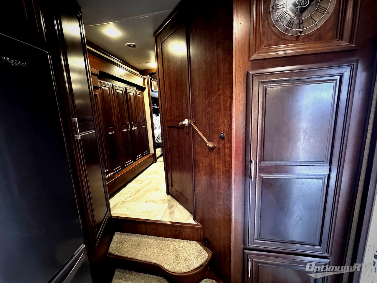 2019 DRV Luxury Suites Mobile Suites 40KSSB4 Photo 14
